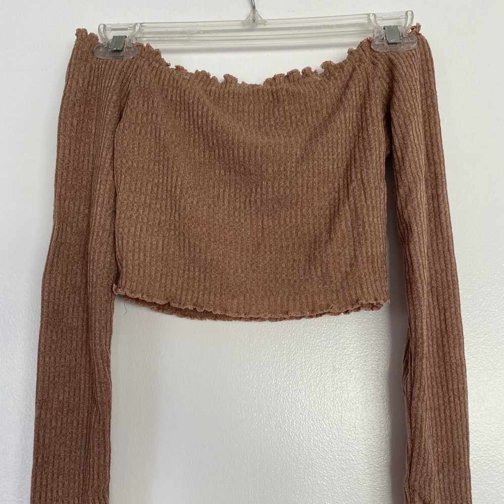 Off the shoulders Cropped long sleeve